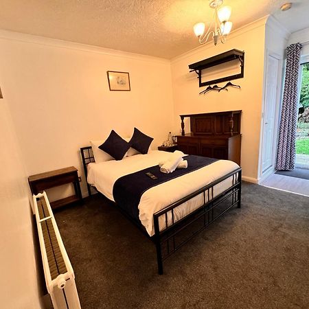 הורלי High Trees Guest House Gatwick מראה חיצוני תמונה