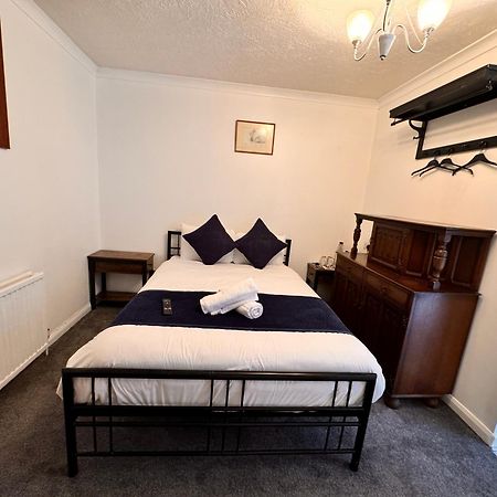 הורלי High Trees Guest House Gatwick מראה חיצוני תמונה