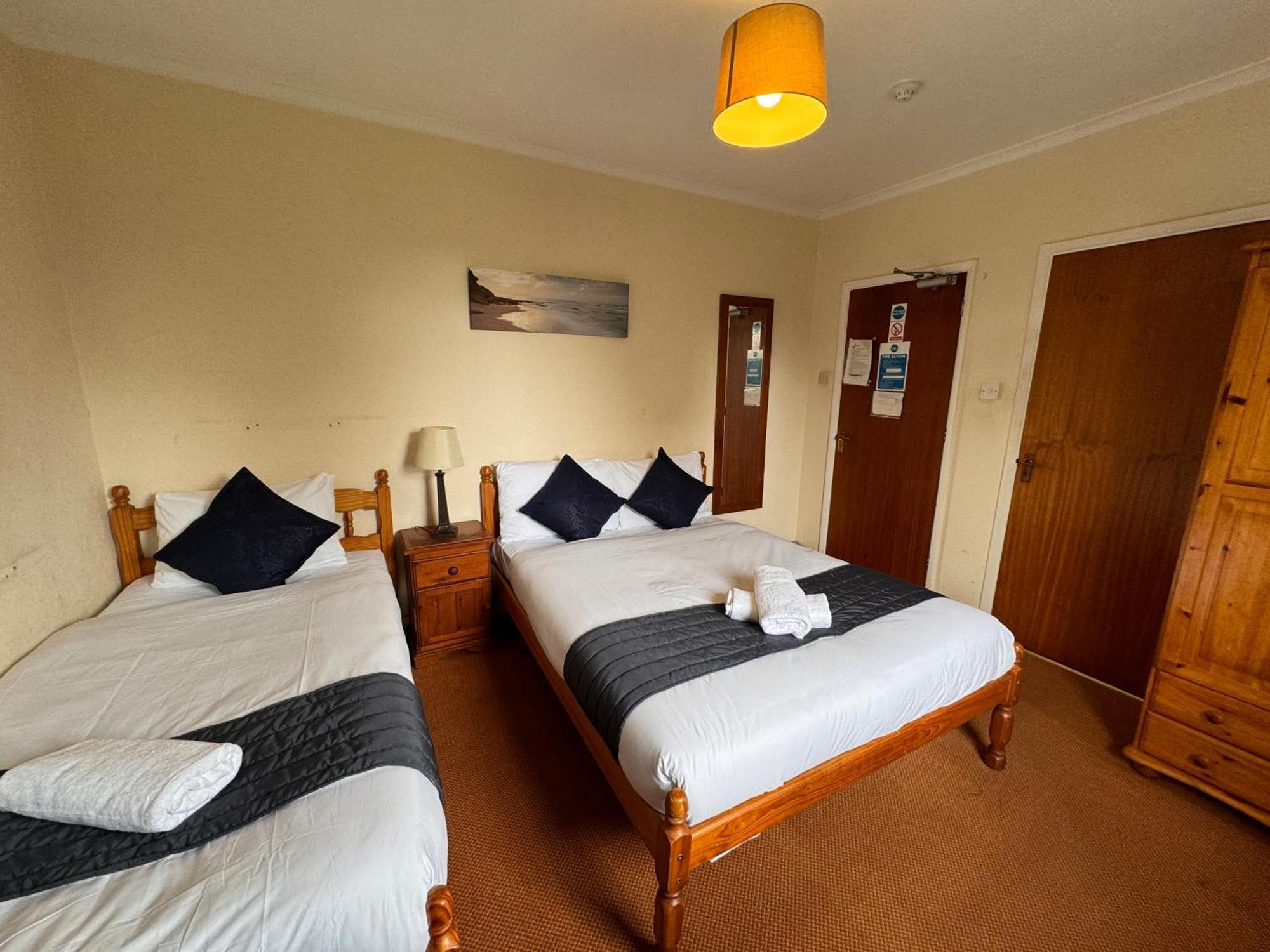 הורלי High Trees Guest House Gatwick מראה חיצוני תמונה