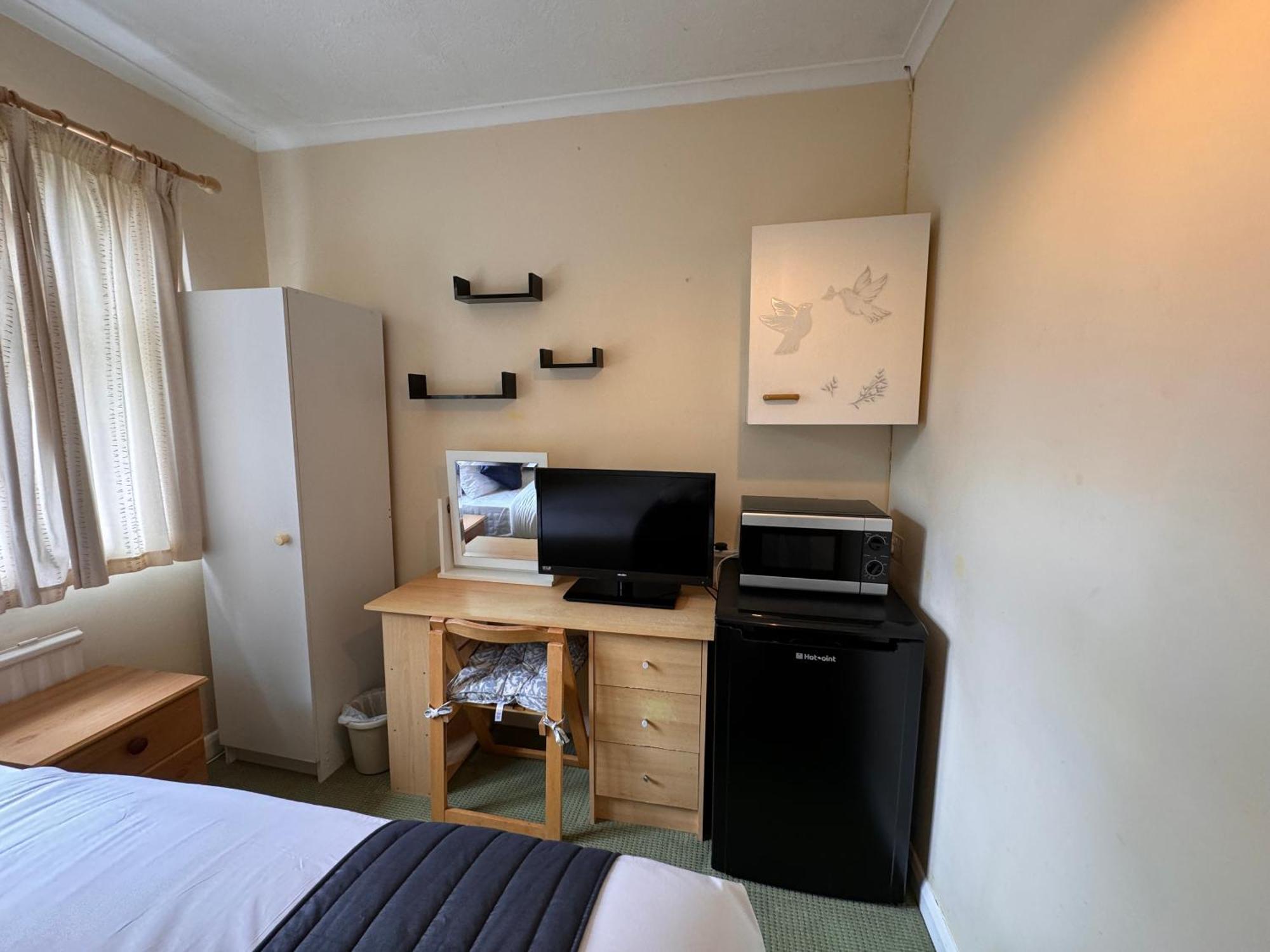 הורלי High Trees Guest House Gatwick מראה חיצוני תמונה