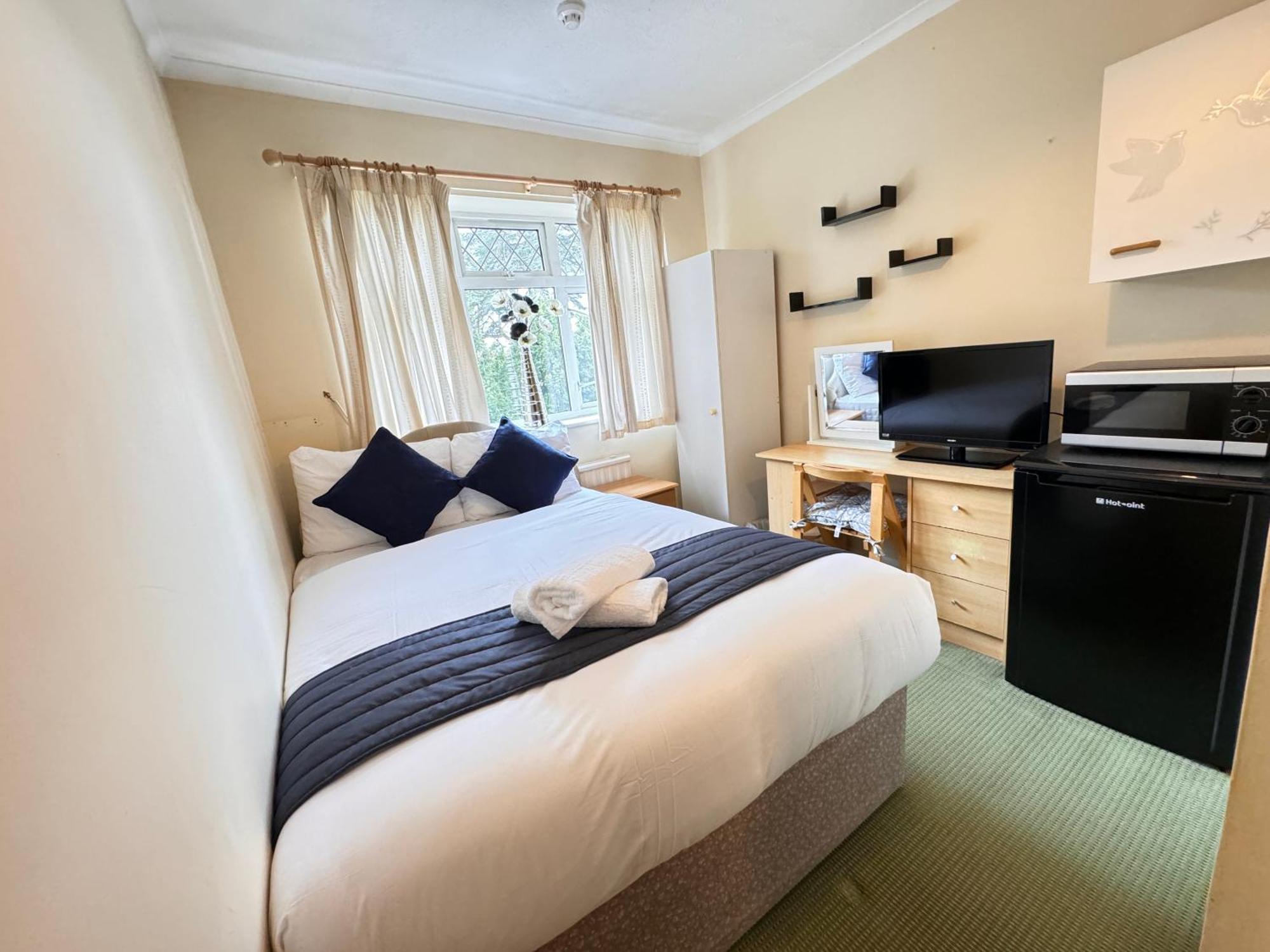 הורלי High Trees Guest House Gatwick מראה חיצוני תמונה