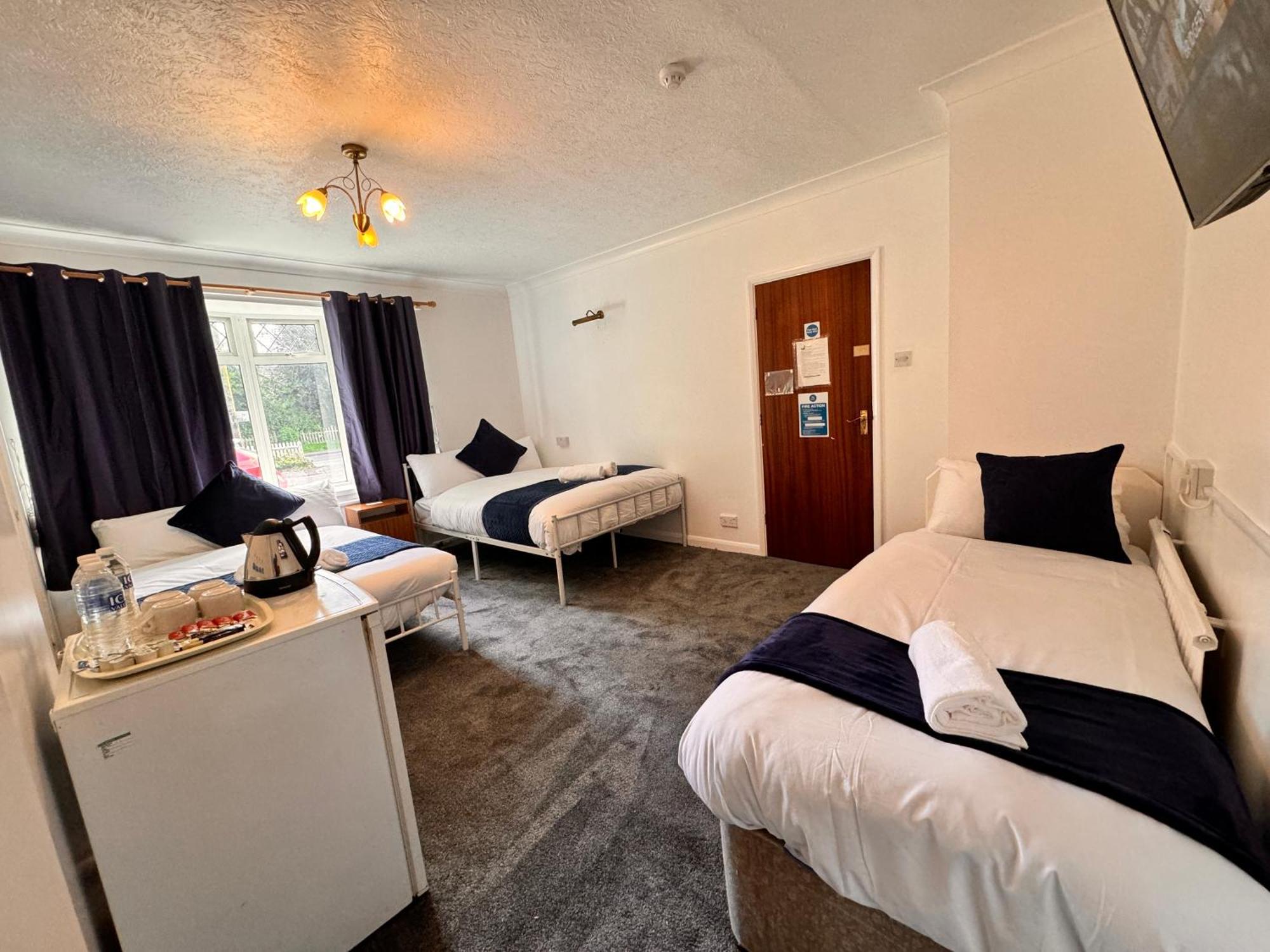 הורלי High Trees Guest House Gatwick מראה חיצוני תמונה
