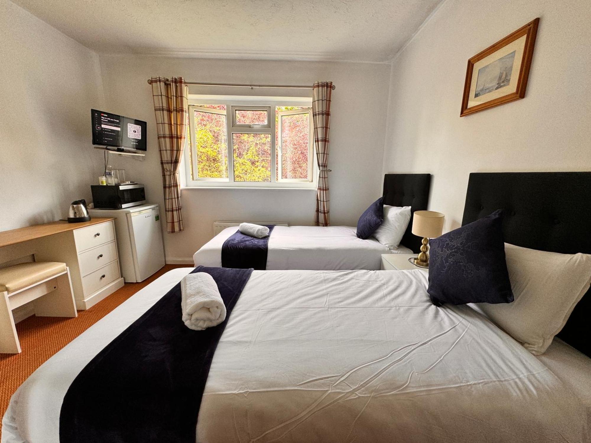 הורלי High Trees Guest House Gatwick מראה חיצוני תמונה