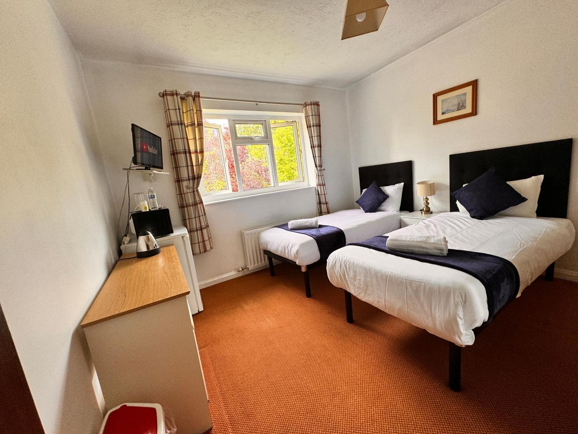 הורלי High Trees Guest House Gatwick מראה חיצוני תמונה