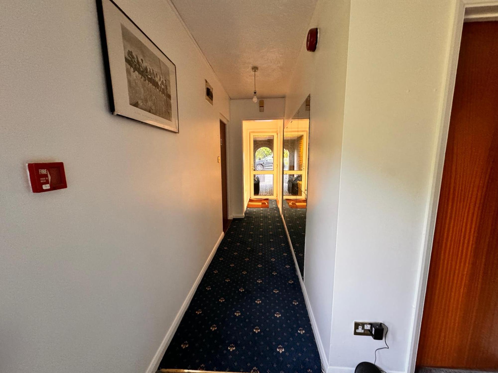 הורלי High Trees Guest House Gatwick מראה חיצוני תמונה