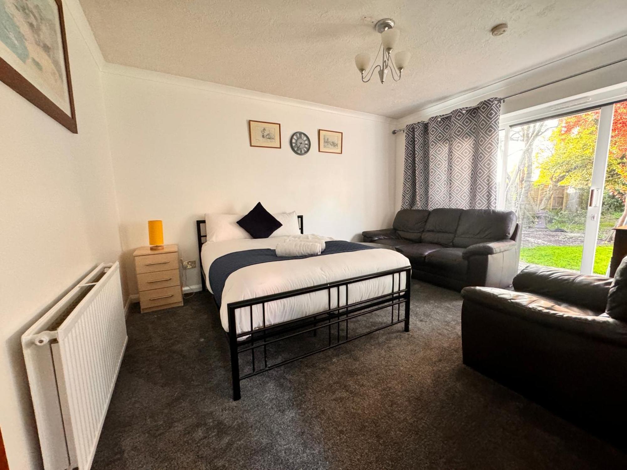 הורלי High Trees Guest House Gatwick מראה חיצוני תמונה
