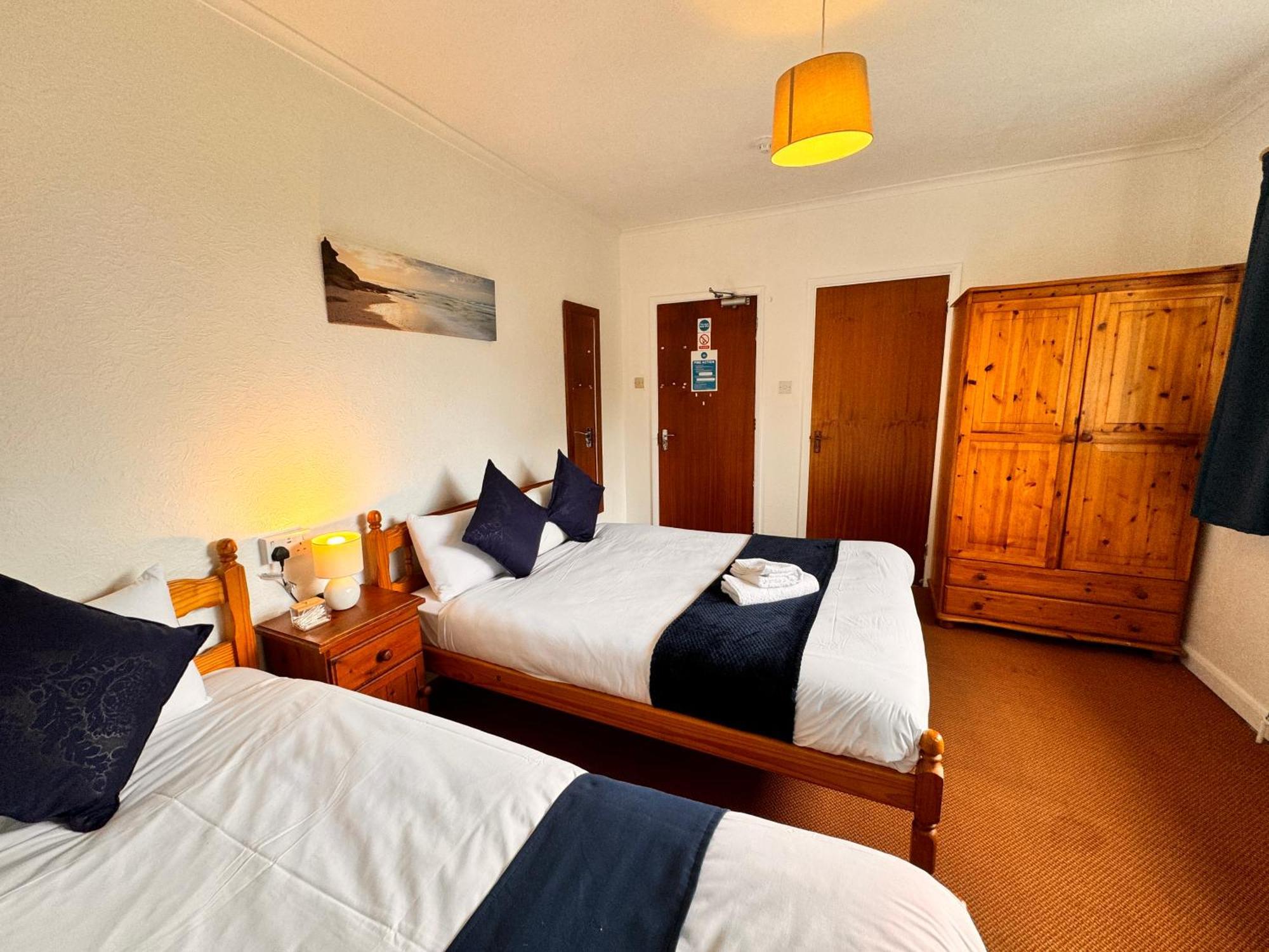 הורלי High Trees Guest House Gatwick מראה חיצוני תמונה