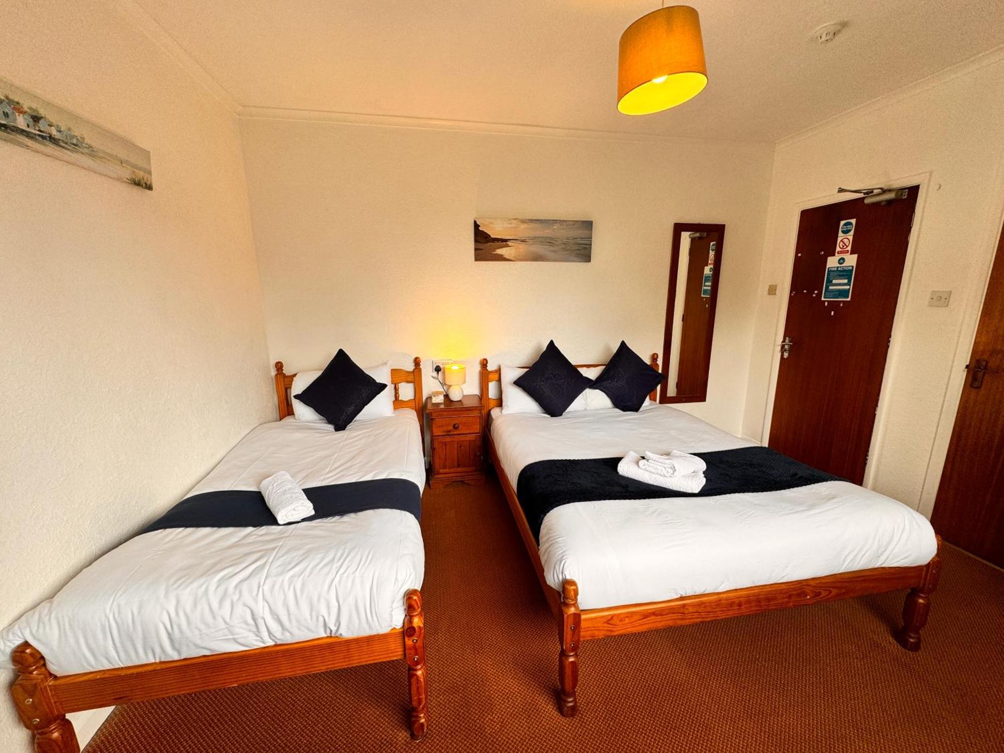 הורלי High Trees Guest House Gatwick מראה חיצוני תמונה