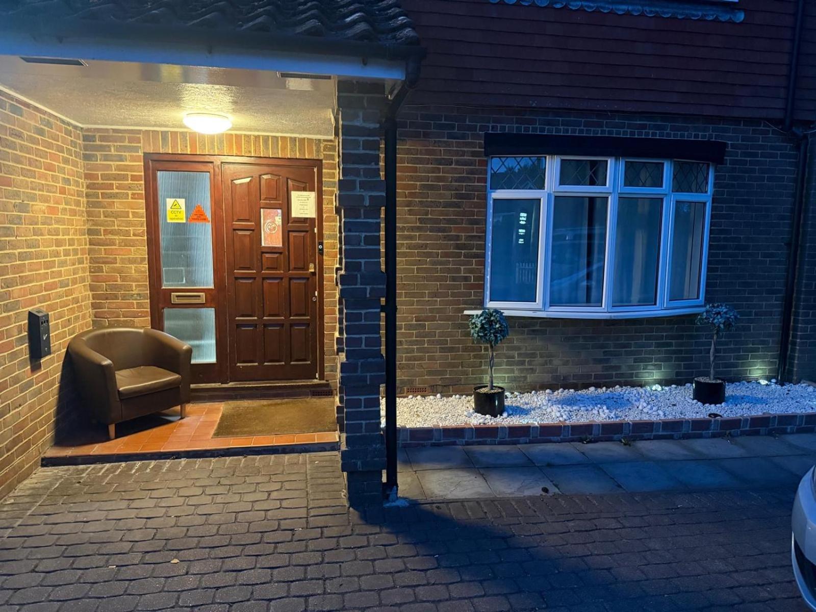 הורלי High Trees Guest House Gatwick מראה חיצוני תמונה